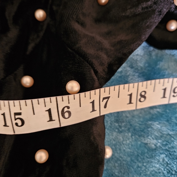 DEVETEAUX Baby Doll Velvet Pearl Dress - Picture 4 of 5